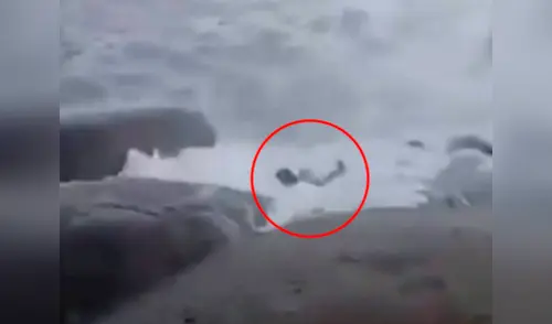 Los jóvenes fueron sorprendidos por una fuerte ola elpopular.pe