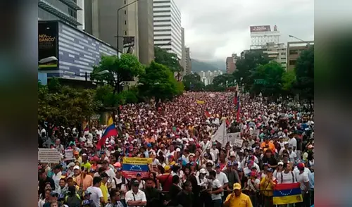 Así marchan los trabajadores contra Nicolás Maduro en Venezuela elpopular.pe