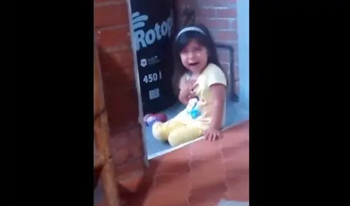 En México un papá le quita la tablet a su hija y esta llora como actriz de telenovela elpopular.pe