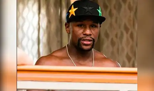 Pugilista Floyd Mayweather se descuida a pocos días de la gran pelea elpopular.pe
