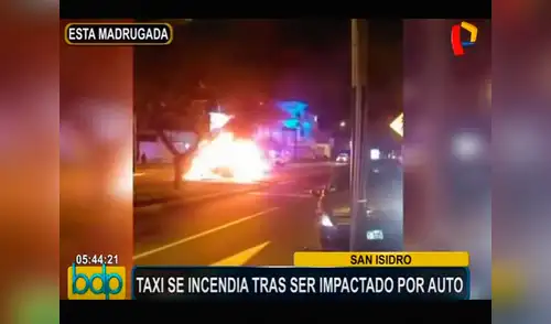 Taxi se incendió tras chocar con otro vehículo en San Isidro elpopular.pe