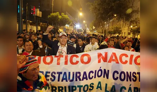 Miles de manifestante marchan rumbo al Palacio Legislativo en la Av Abancay elpopular.pe
