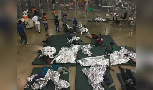 Enjaulados como animales, duermen en colchonetas en el piso miles de niños en Estados Unidos elpopular.pe