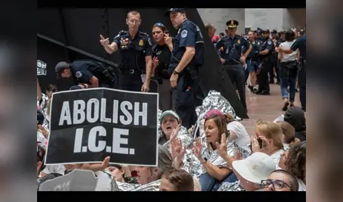 Durante protesta detienen a 600 mujeres en Estados Unidos elpopular.pe