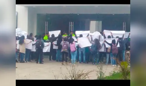 Por la falta de logistica para estudiar, jovenes toman San Marcos elpopular.pe