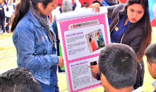 Los alumnos recibiendo orientación elpopular.pe