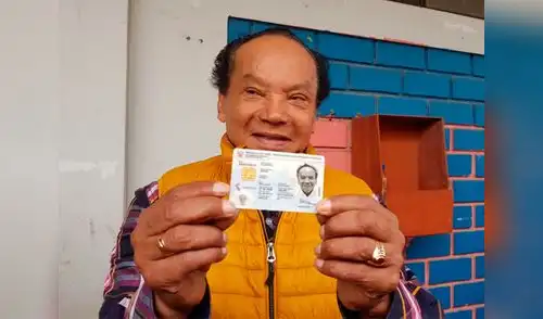 El artista tiene 82 años y no tiene obligación de votar, pero el cómico decide acudir a sufragar elpopular.pe