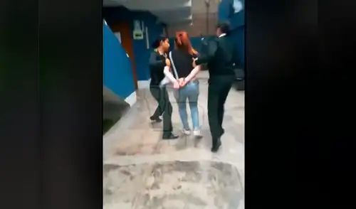 Lanza comentarios racistas y escupe a policías elpopular.pe