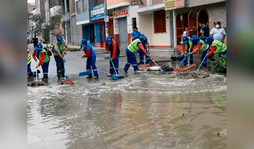 Vecinos de SJL luchan con nuevo colapso de desagüe elpopular.pe