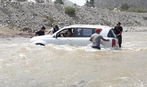 Salvan a hombre que intentó cruzar un río Lurín elpopular.pe