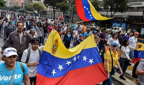 Reprimen masiva marcha opositora contra Nicolás Maduro en Caracas, Venezuela elpopular.pe