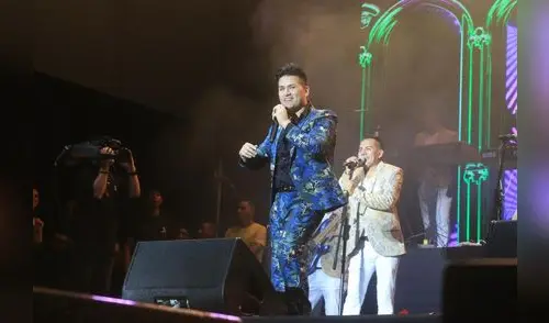 Cantante la hizo linda en el Día de San Valentín elpopular.pe