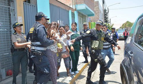 Agentes PNP intervinieron a un grupo de sujetos que bebían licor en Surquillo elpopular.pe