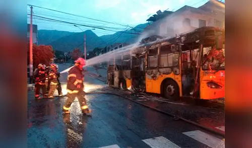 Metropolitano se incendia en plena avenida de Independencia elpopular.pe