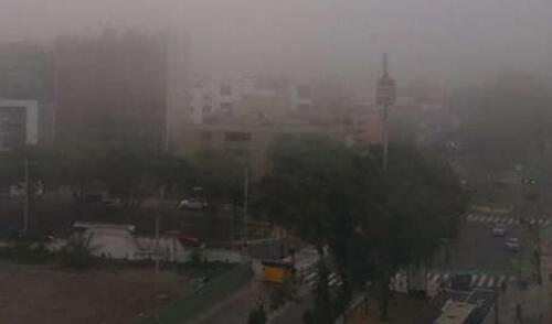 Densa neblina sorprendió a ciudadanos esta mañana en Lima elpopular.pe