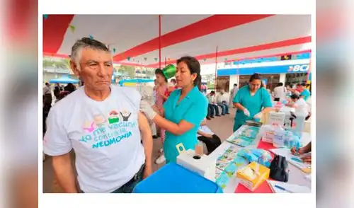 Vacunaron contra la neumonía a 25 mil adultos mayores de Pensión 65 elpopular.pe