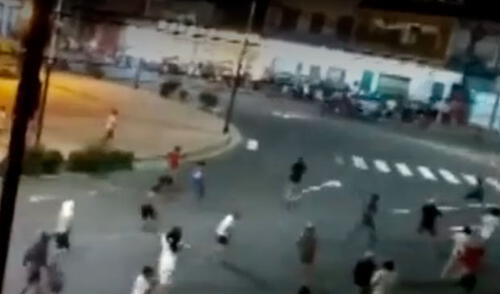 Hinchas de Universitario realizaban una caravana por el centro de la ciudad celebrando la victoria de su equipo elpopular.pe