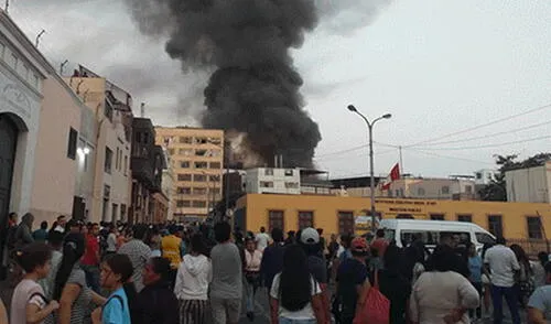 Incendio en Mesa Redonda ha sigo catalogado como código 5 elpopular.pe