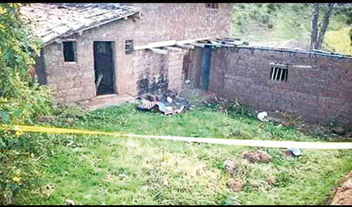 Policía llegó al inmueble para buscar evidencias elpopular.pe