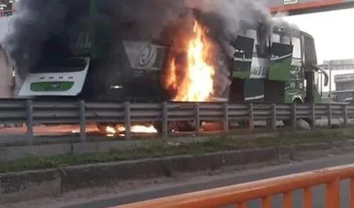 Conductor salió antes de quedar atrapado entre el fuego elpopular.pe