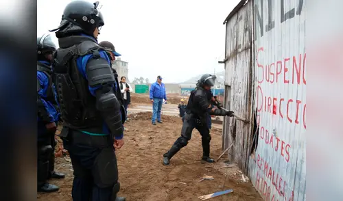 Los agentes municipales retiraron las piezas que invadían la vía pública elpopular.pe