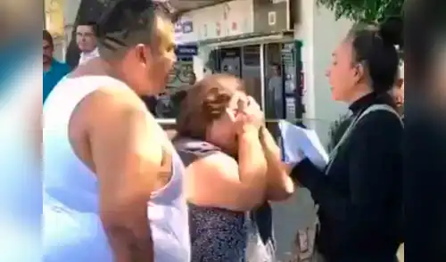 La mujer llegó al lugar tras enterarse que su hijo recibió un disparo de un policía elpopular.pe