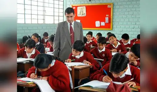 Congreso aprueba dictamen para retirar alumnos deudores de colegios elpopular.pe