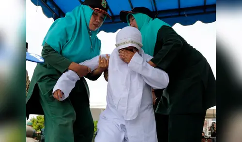 La mujer debió parar a su atacante en varias ocasiones a raíz del intenso dolor elpopular.pe