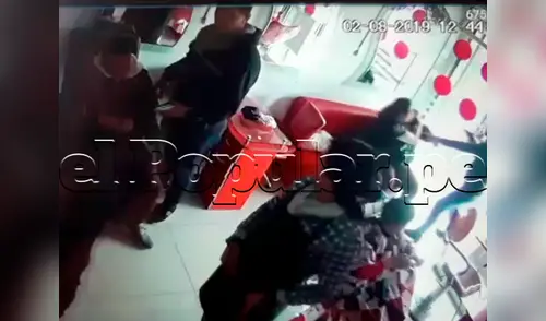 Los sujetos llegaron a bordo de una moto y sometieron a sus víctimas con violencia elpopular.pe