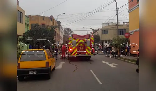 El siniestro se originó en una casa de madera, cuyo techo cayó sobre un joven elpopular.pe