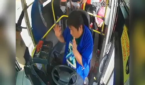 Tres de los delincuentes simularon que bajarían para que el vehículo se detenga y suban sus cómplices elpopular.pe