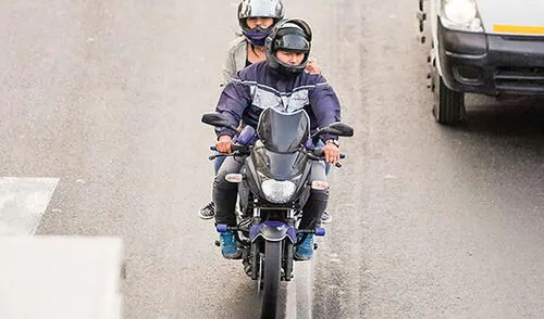Motociclistas deberán usar cascos y chalecos con el número de placa elpopular.pe