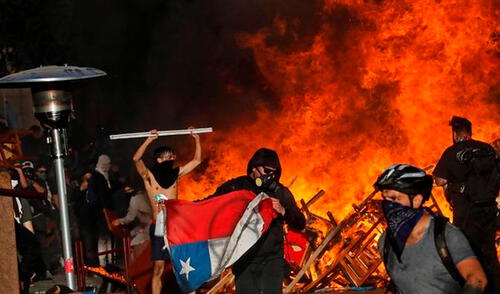 Manifestantes protestan contra Sebastián Piñera. Foto REUTERS elpopular.pe