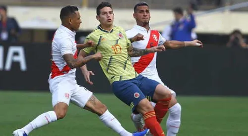 James Rodríguez en escdena marcado por Trauco y Yotún duelo que se volverá a repetir el 15 de noviembre elpopular.pe