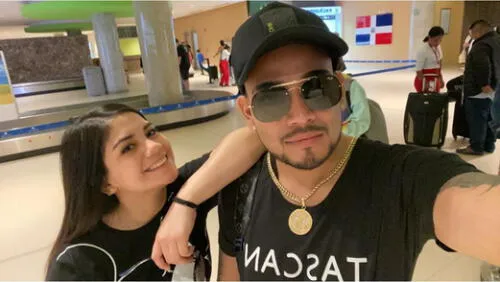 Salsero se luce muy enamorado de su nueva y joven conquista elpopular.pe