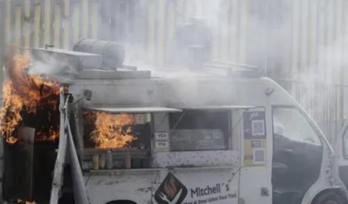 Bomberos llegaron a atender la emergencia elpopular.pe