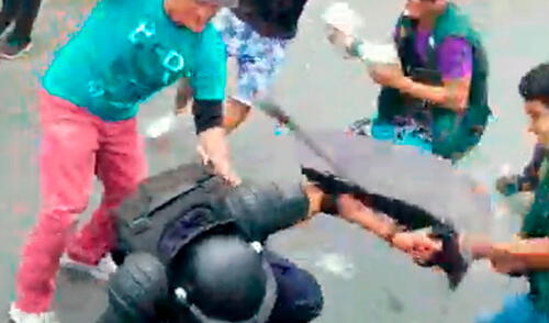 Grupo de comerciantes agreden a fiscalizador en el suelo elpopular.pe