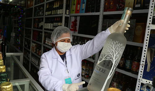 Clausuran locales donde expedían golosinas y había roedores y cucarachas elpopular.pe