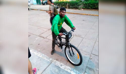 Joven héroe se luce con bici por calles de La Victoria elpopular.pe