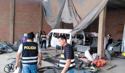 Agentes de la Dirin y Diprove intervinieron una cochera con autos desmantelados elpopular.pe