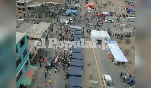 En el lugar de acopio del incendio de Villa El Salvador se ha generado una trifulca por las donaciones y distribución de las mismas. elpopular.pe