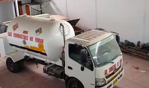 Camión cisterna es guardado en cochera en Villa El Salvador cerca de lugar de tragedia elpopular.pe