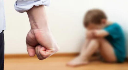 Ministerio Público investiga a un padrastro su madre que hicieron sentar en un ladrillo caliente a su hijo elpopular.pe