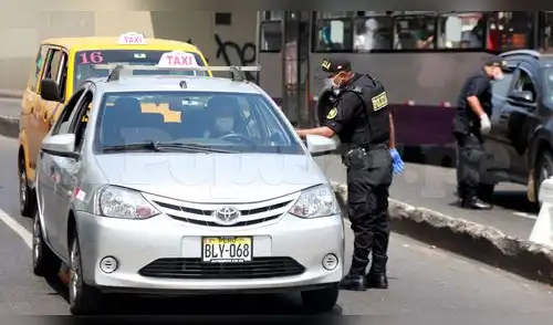 Los taxis cuya placa culmina en número impar pueden circular lunes, miércoles, viernes y domingo. Foto: Edgar Rivadeneyra elpopular.pe