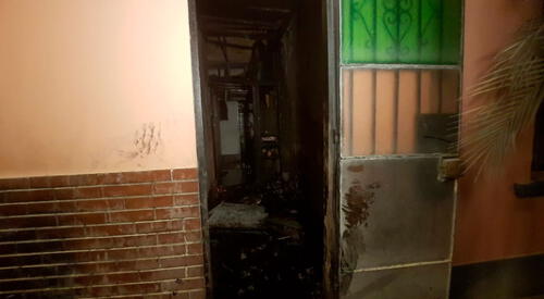 Un vecino logró rescatar dos niños, una pequeña de 4 años y otro de 7, quienes intentaban escapar hacía su ventana con la ayuda del padre de los menores. Felizmente, los infantes no resultaron heridos. elpopular.pe