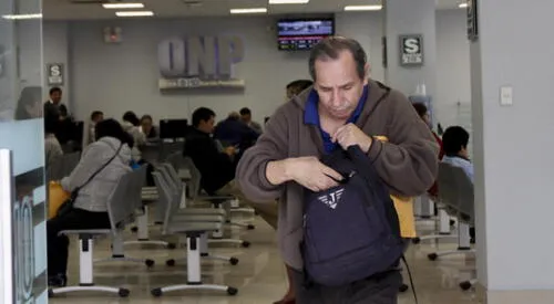 Si eres afiliado del Sistema Nacional de Pensiones podrás solicitar el retiro de tus aportes de la ONP y recibir el bono de 930 soles durante la pandemia. elpopular.pe