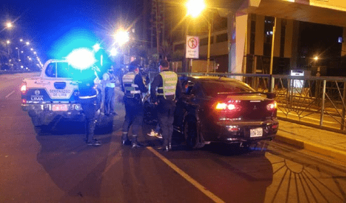 El sujeto fue trasladado a la comisaría de San Isidro luego de la intervención del serenazgo. elpopular.pe