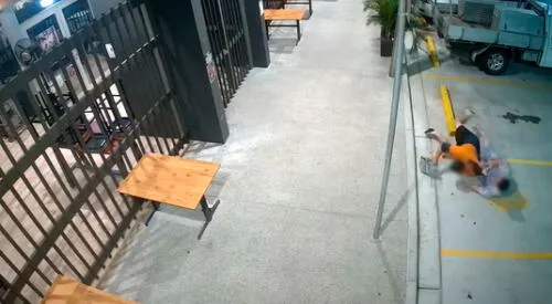 Anciana persigue y derriba a ladrón que intentó robarle su cartera elpopular.pe