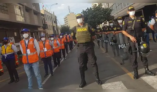 La PNP en conjunto con las Fuerzas Armadas vigilarán los conglomerados para verificar el cumplimiento del aforo correspondiente. elpopular.pe