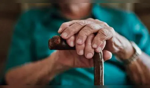 El hombre de 76 años viajaba en el interior de un taxi para inmunizarse contra el COVID-19. elpopular.pe